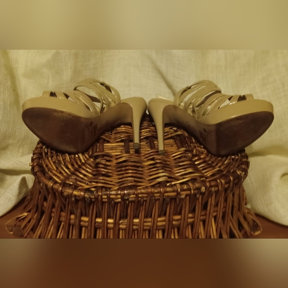 Jessica Simpson tan heels with strap and clasp - Picture 8 of 8